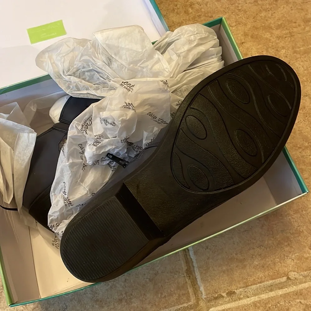 Navy booties - Picture 2 of 4